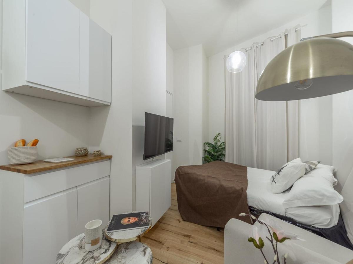 The Rent - In Corso Di Porta Vittoria * Milano