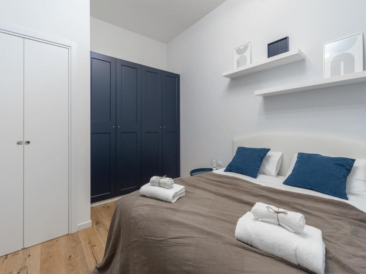 The Rent - In Corso Di Porta Vittoria * Milano